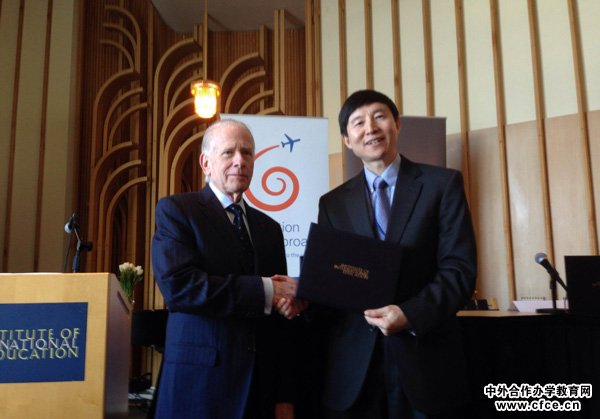 2014-03-19-receiving award